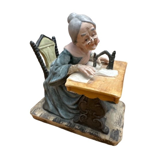 Campo di Monte Grandma & Grandpa Porcelain Figurines - Picture 2 of 12